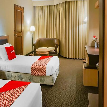 Oyo 3967 Hotel Pantai Wisata Makassar Luaran gambar