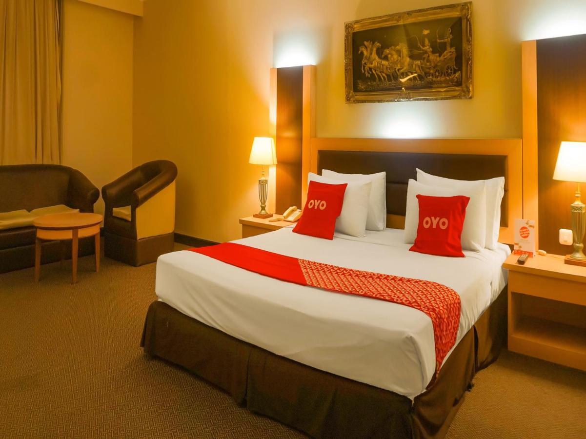 Oyo 3967 Hotel Pantai Wisata Makassar Luaran gambar