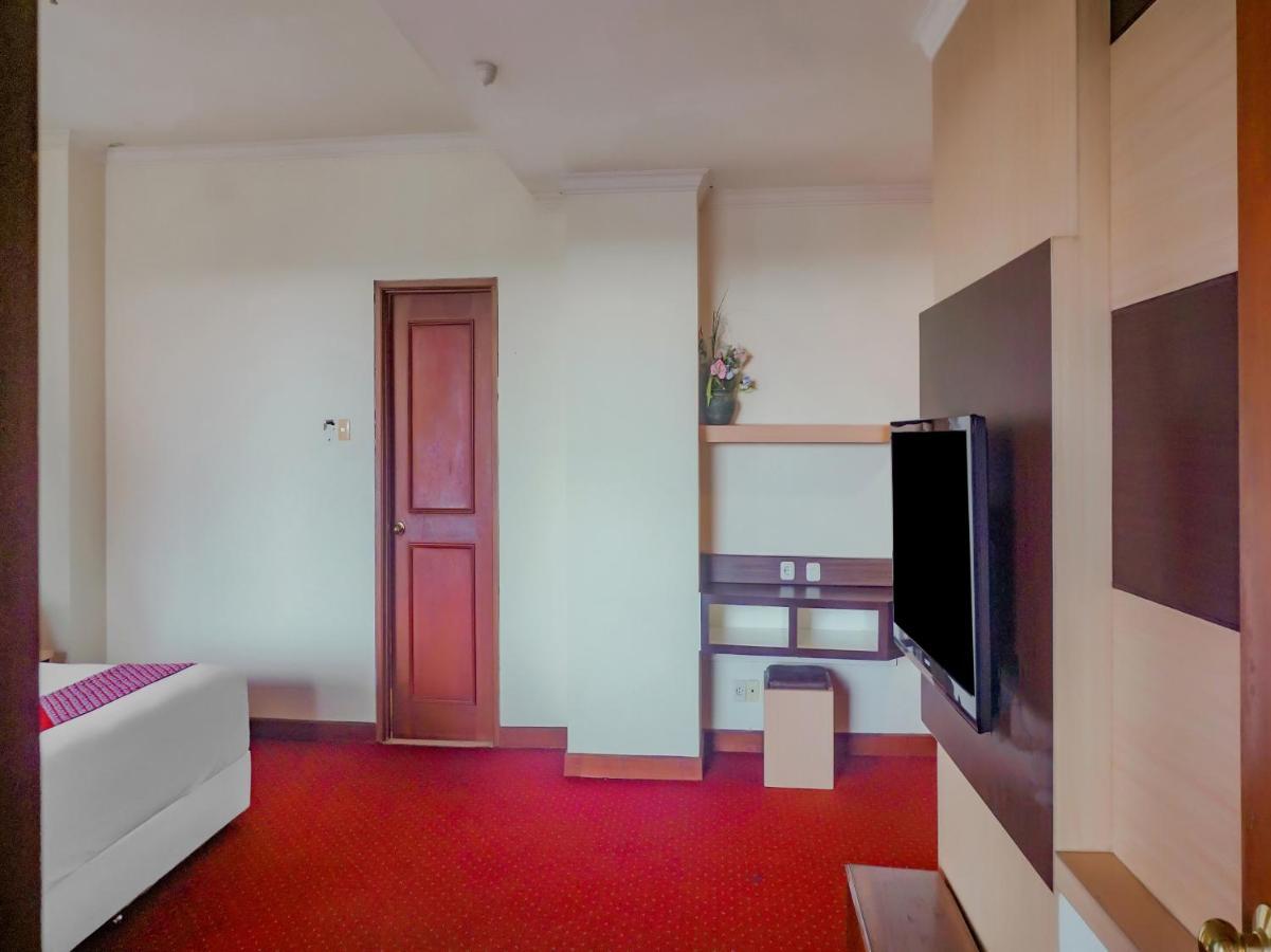 Oyo 3967 Hotel Pantai Wisata Makassar Luaran gambar