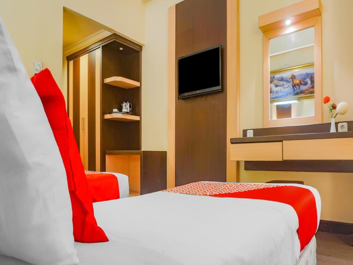 Oyo 3967 Hotel Pantai Wisata Makassar Luaran gambar