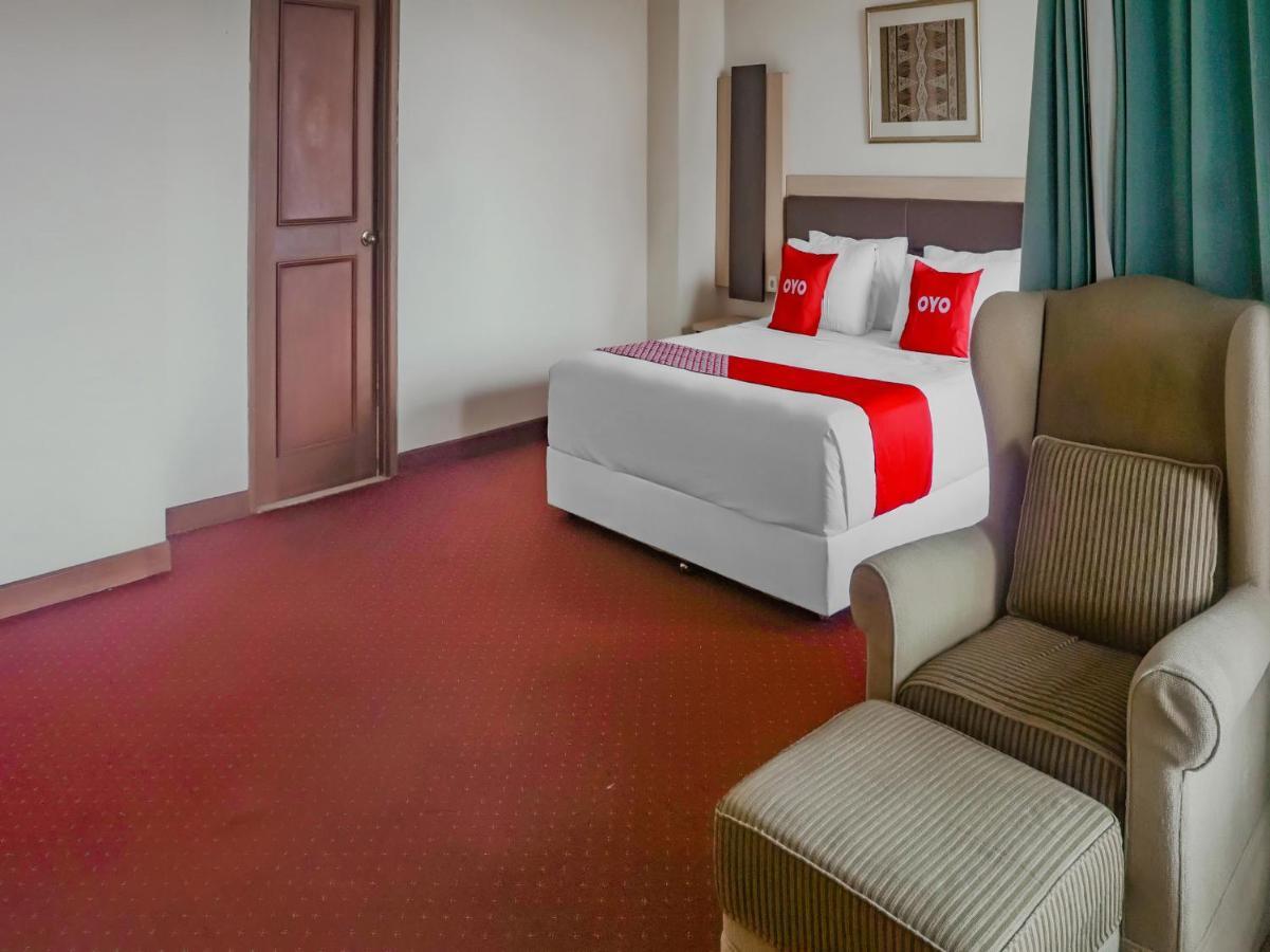Oyo 3967 Hotel Pantai Wisata Makassar Luaran gambar