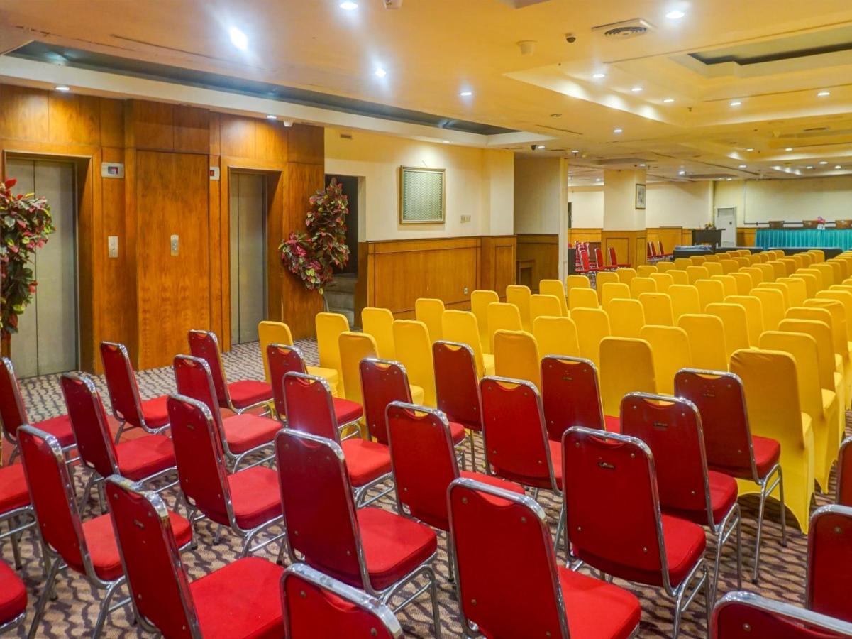 Oyo 3967 Hotel Pantai Wisata Makassar Luaran gambar