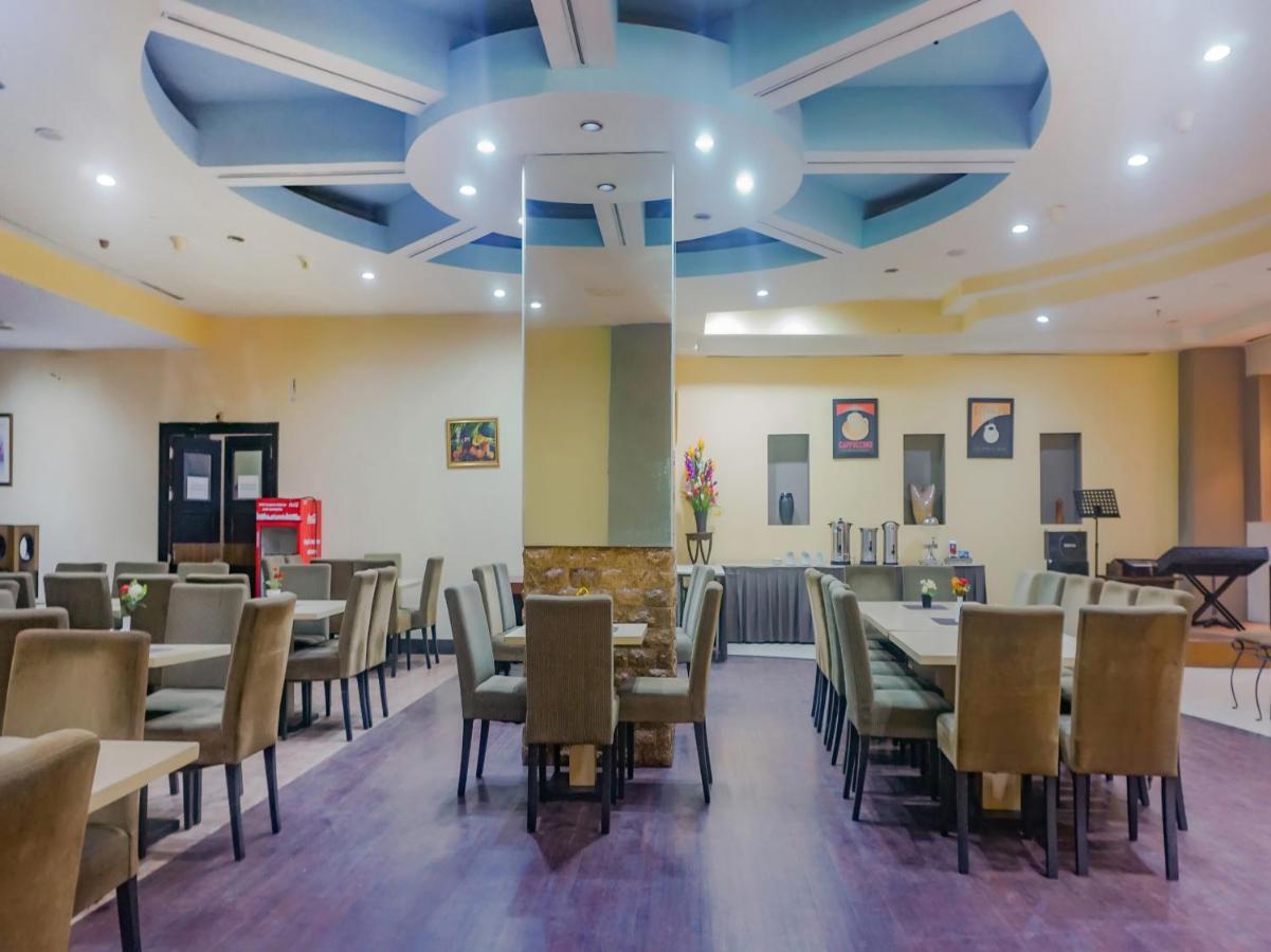 Oyo 3967 Hotel Pantai Wisata Makassar Luaran gambar