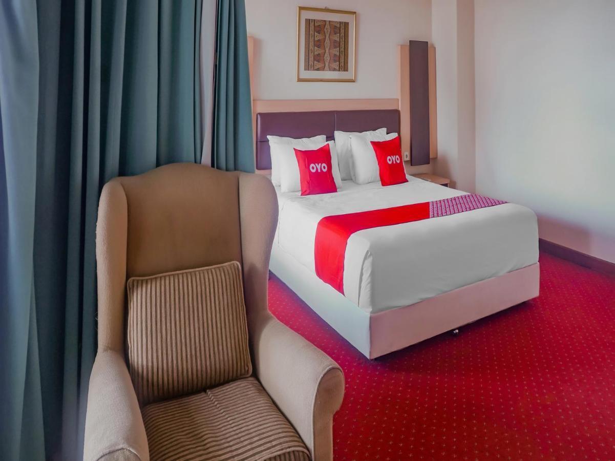 Oyo 3967 Hotel Pantai Wisata Makassar Luaran gambar