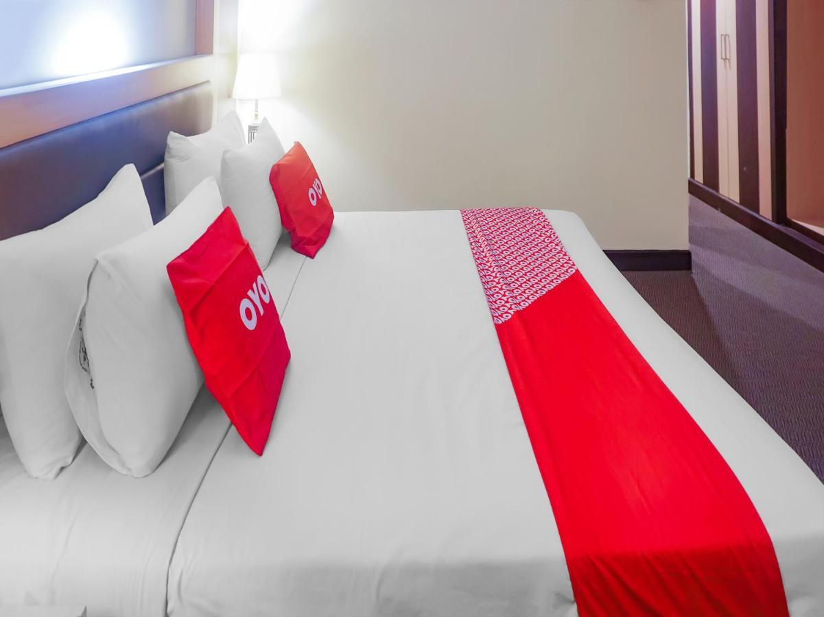 Oyo 3967 Hotel Pantai Wisata Makassar Luaran gambar