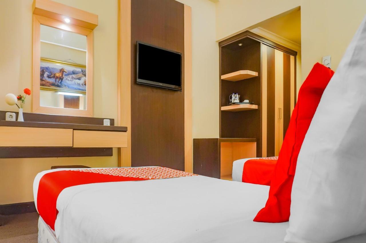 Oyo 3967 Hotel Pantai Wisata Makassar Luaran gambar