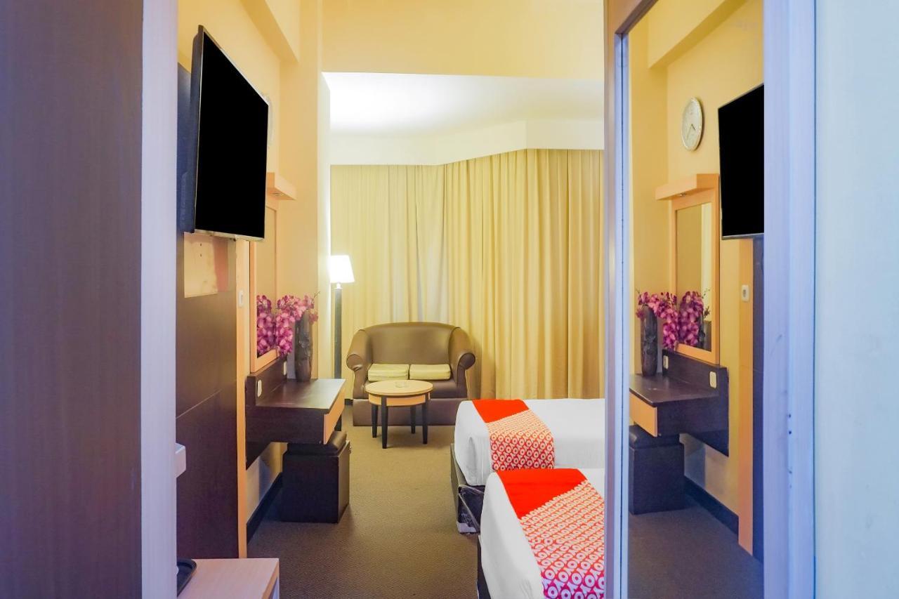 Oyo 3967 Hotel Pantai Wisata Makassar Luaran gambar